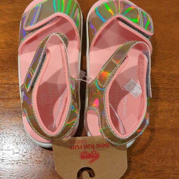 See Kai run girls iridescent Logan Velcro SandalLittle Kids Size 10&12 available - Picture 4 of 7